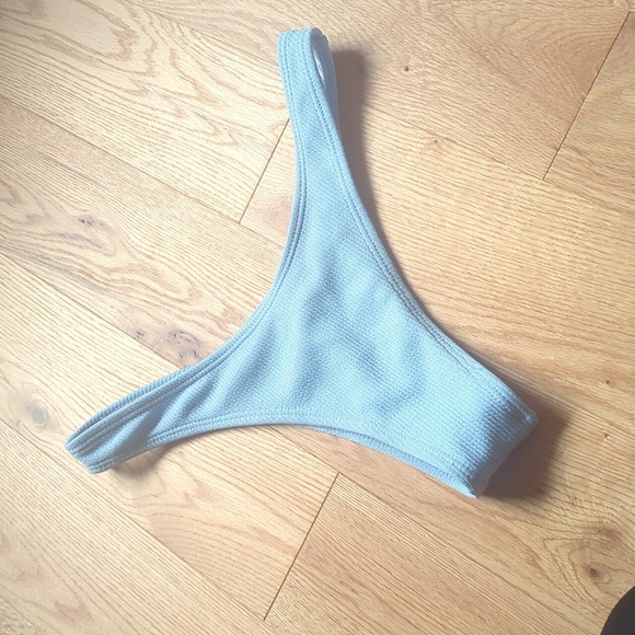 Zaful. Textured. Low-Waisted. Light-Blue Bikini Bottom. Size Medium - Picture 2 of 5